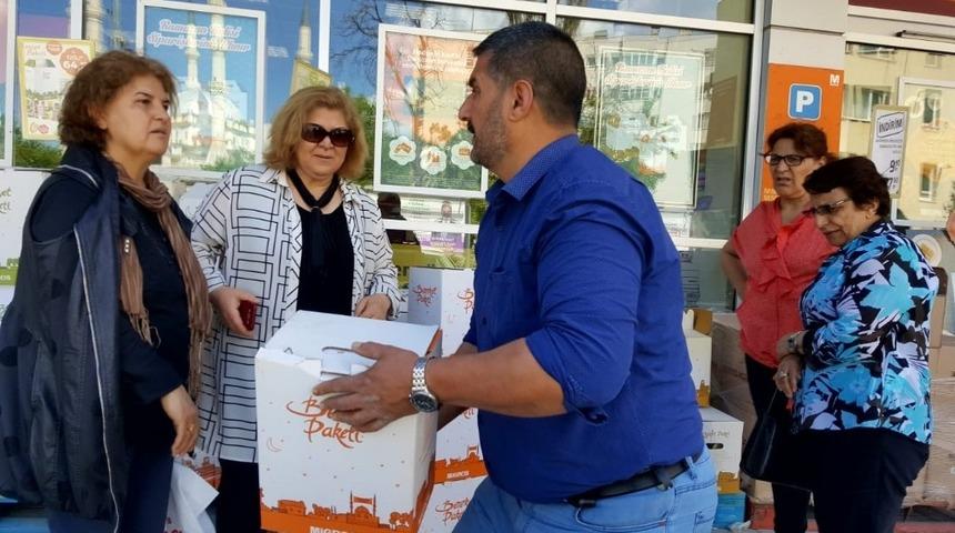 Kadınlar birliğinden gıda yardımı