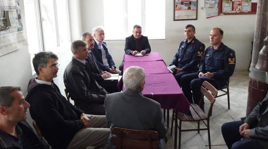 Kaymakamdan k&ouml;yde halk toplantısı