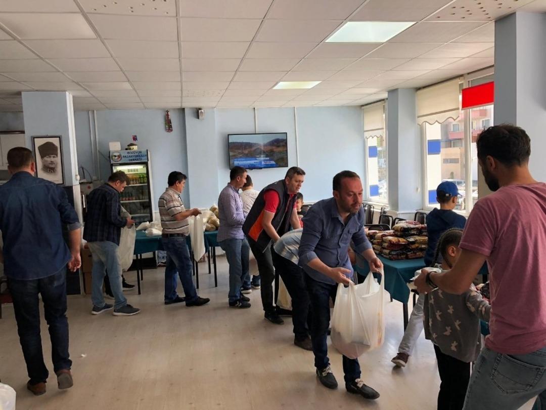 Pazaryerililer Derneği&rsquo;nden muhta&ccedil; ailelere yardım eli