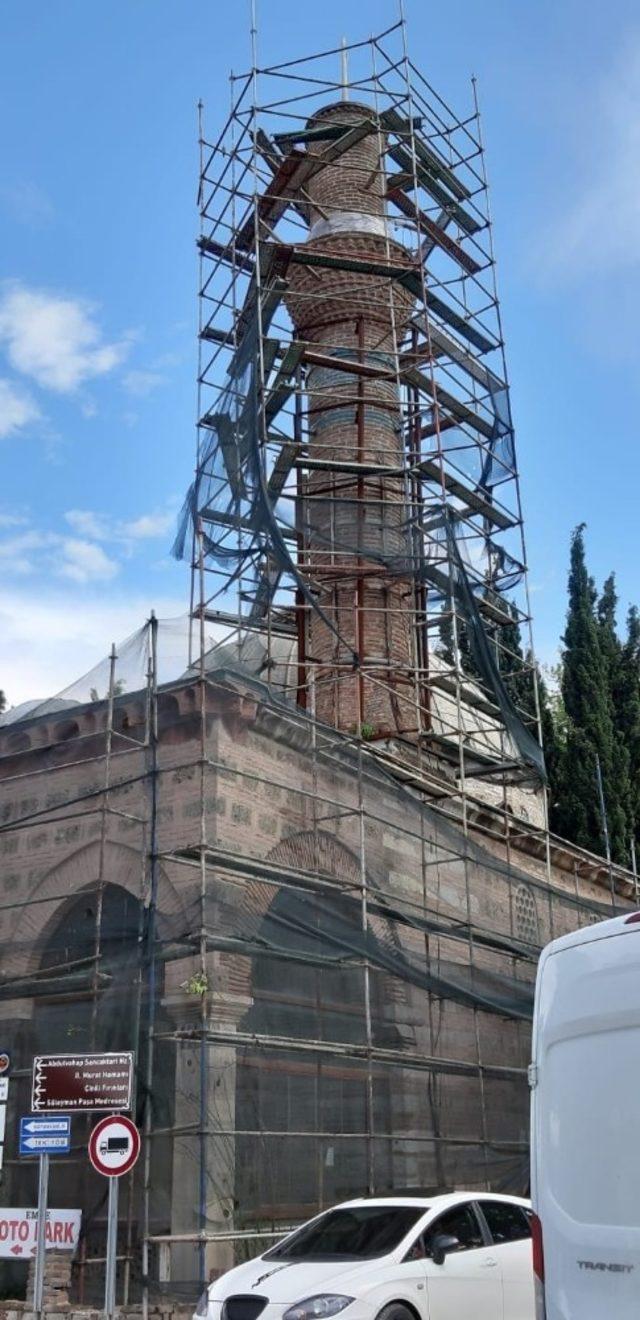 Tarihî caminin tadilatı minaredeki sorun sebebiyle durmuş