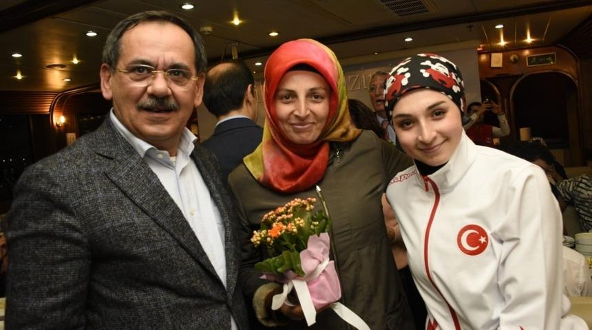 Başkan Demir: “Ne yapsak annelerin hakkı ödenmez”