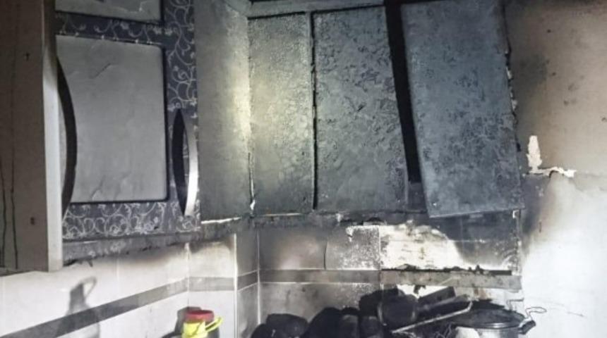 Sahurda ocakta unutulan yemek nedeniyle yangın çıktı