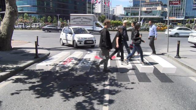 İstanbul da 3 boyutlu yaya ge&ccedil;idi 4