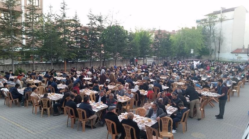 Kulu&rsquo;da Bin 200 kişiye iftar yemeği verildi.