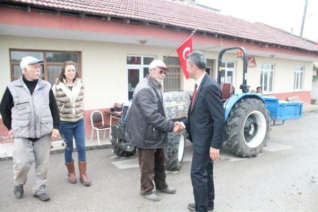 Kiraz üreticilerine biyoteknik mücadele için elma sirkesi dağıtıldı