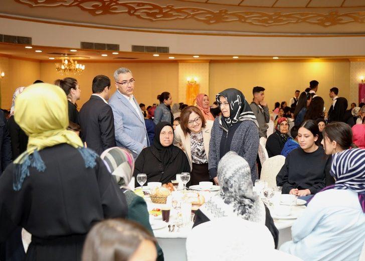 Şahin, yetim çocukların anneleriyle iftar yemeğinde buluştu G4