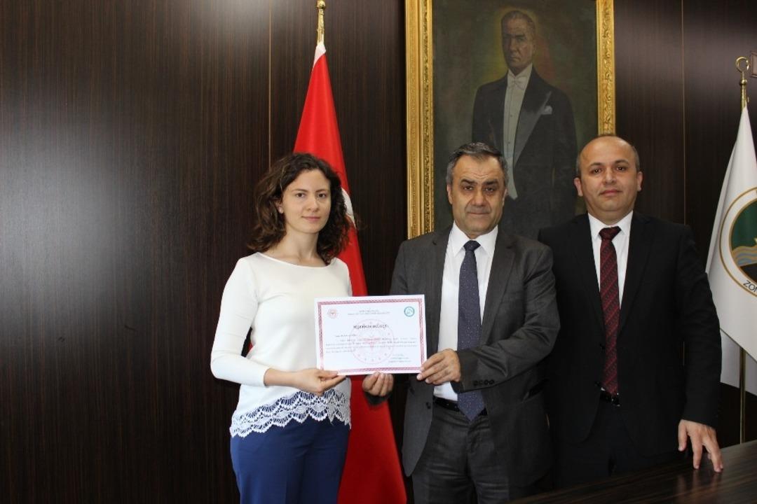 Başarılı sağlık&ccedil;ılar teşekk&uuml;r belgesi ile &ouml;d&uuml;llendirildi