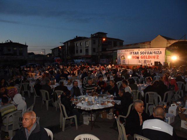 İftar sofrası Aziziye’de kuruldu