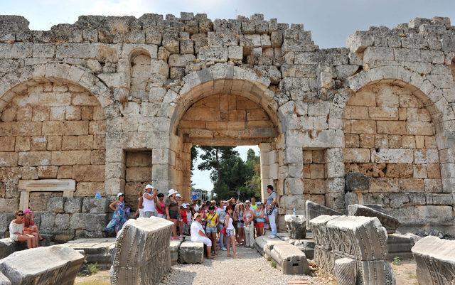 Antalya ya gelen turist sayısı 2 milyonu geçti 3