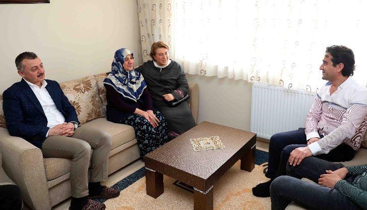 Başkan Büyükakın anneleri ziyaret etti G1