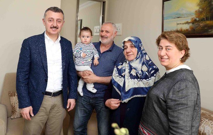 Başkan Büyükakın anneleri ziyaret etti G2