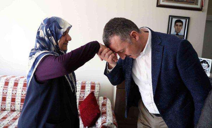 Başkan Büyükakın anneleri ziyaret etti G3