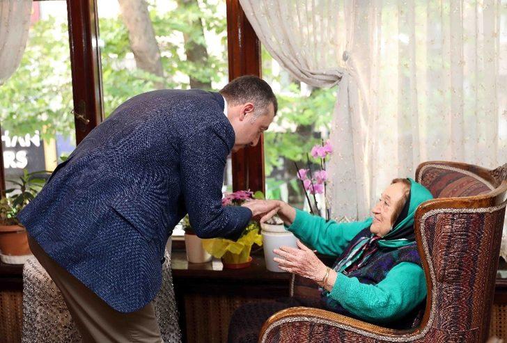 Başkan Büyükakın anneleri ziyaret etti G4