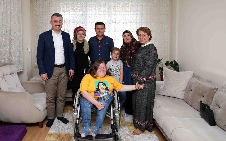 Başkan Büyükakın anneleri ziyaret etti G5