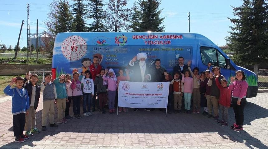 Mobil Gençlik Merkezi Köy Yollarında
