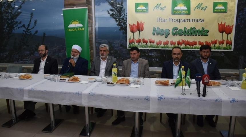 HÜDA PAR Genel Başkanı Sağlam: "Etrafımızdaki ateşin bize sıçratılması için özel gayret gösteriliyor"