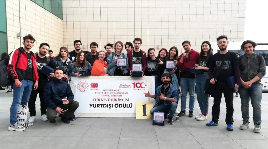 &lsquo;Melina&rsquo; isimli tiyatro oyunu T&uuml;rkiye birincisi oldu