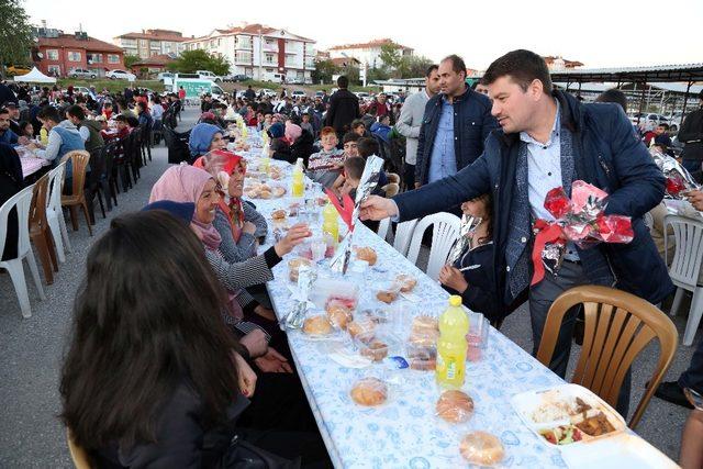 Aksaray’da 3 mahalle belediyenin iftarında buluştu