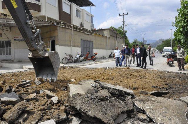 Nazilli Belediyesi yol çalışmalarını sürdürüyor