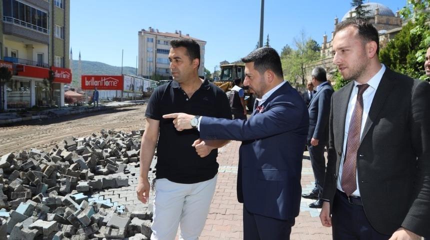 Başkan Arı, Lale Caddesinde çalışmaları inceledi