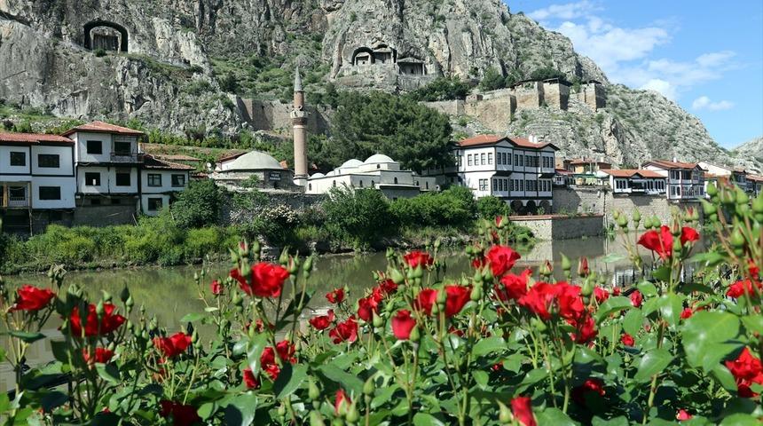 Şehzadeler şehri Amasya ziyaret&ccedil;ilerini eski Ramazan gelenekleriyle karşılıyor