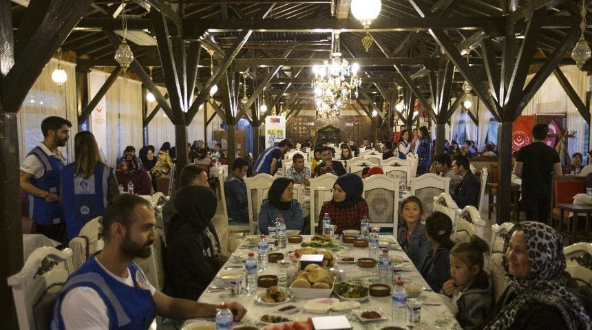 Türk ve Mülteci anneler ve çocukları Karabük’te iftarda bir araya geldi