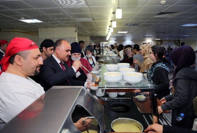 Vali Günaydın KYK’da Kalan Öğrencilerle İftar Açtı