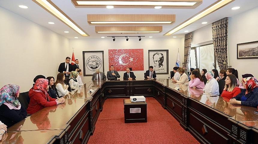 Başkan Yalçın’dan Kadın Personele Anneler Günü Hediyesi
