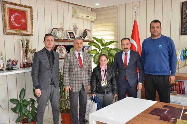 İki büyük derece ile döndü 1