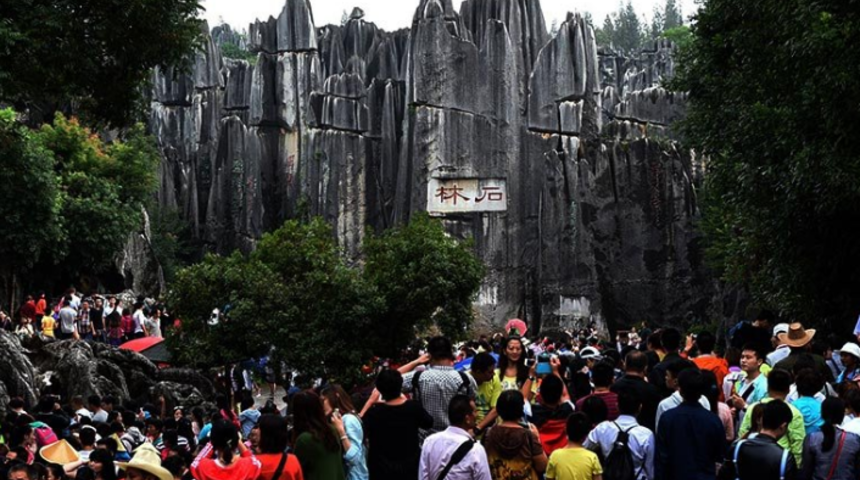 Akın akın g&ouml;rmeye gidiyorlar!  &Ccedil;in&rsquo;in doğal labirenti: Taş Ormanı