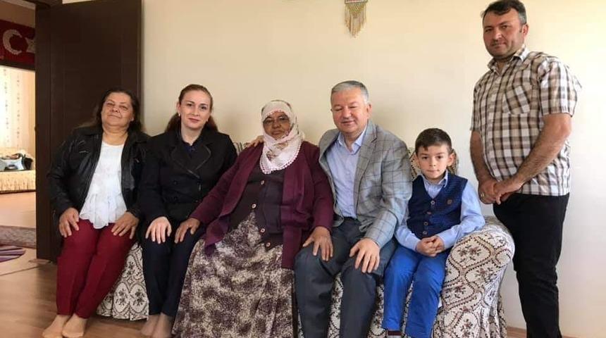Kaymakam Duru Anneler G&uuml;n&uuml;nde Şehit Ailelerini Ziyaret Etti