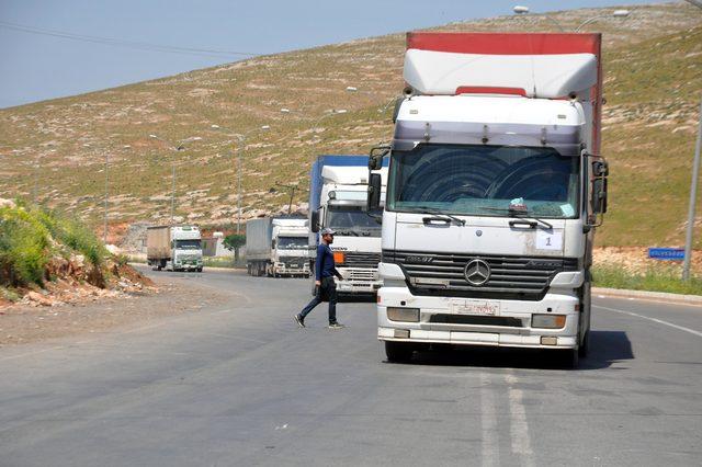 BM’den İdlib’e 17 TIR insani yardım 