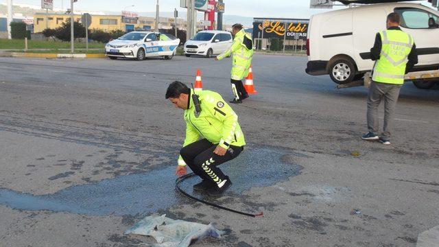 Kamyonete çarpan otomobildeki 2 bekçi yaralandı