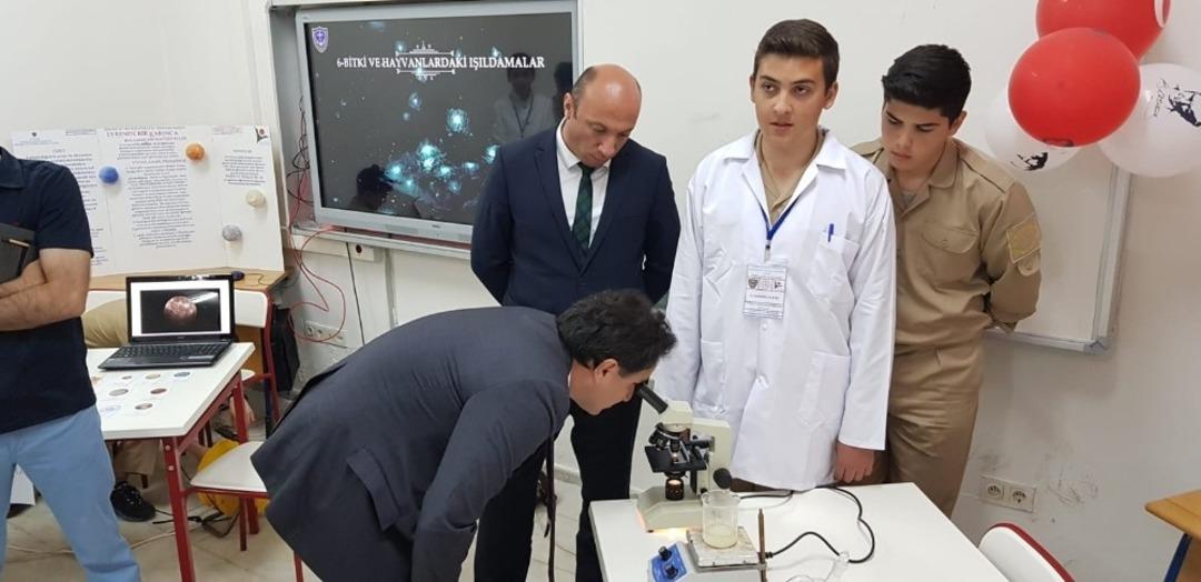 Ayvalıklı deniz lisesi &ouml;ğrencilerinden TUBİTAK Fuarı