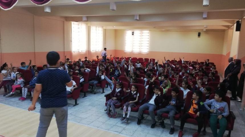 Besni T&uuml;rkiye&rsquo;nin en gen&ccedil; yazarını ağırladı