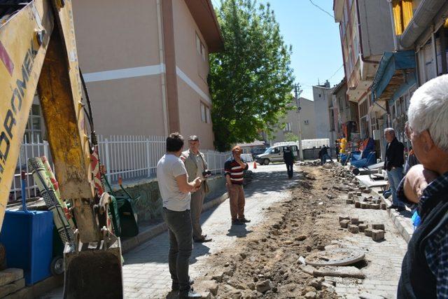 Şuhut’ta doğalgaz altyapısı sebebi ile bozulan yollard onarılmaya başladı