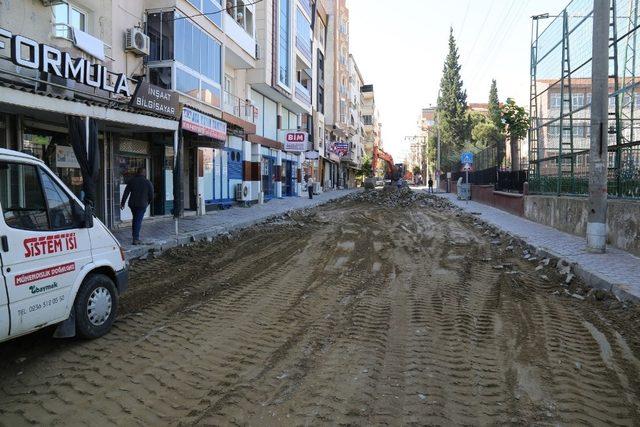 Turgutlu sokaklarındaki çalışmalar devam ediyor