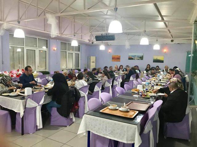 AK Partili kadınlardan annelere iftar yemeği