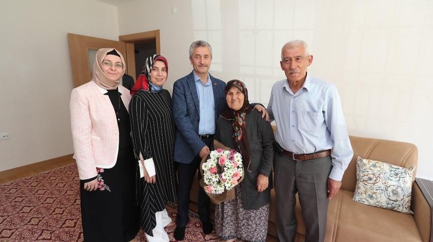 Tahmazoğlu şehit annelerini ziyaret etti