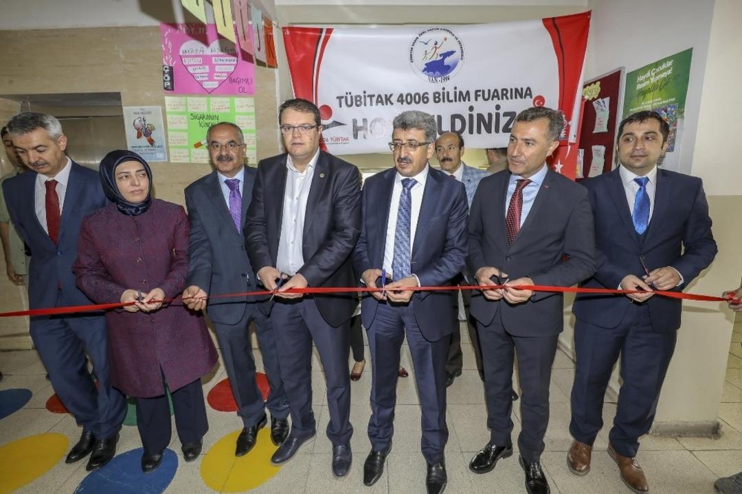 T&Uuml;BİTAK 4006 Bilim Fuarı a&ccedil;ıldı