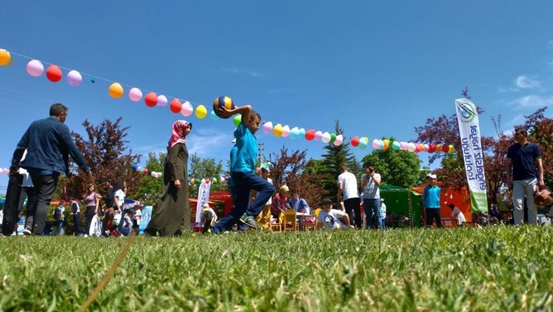&Ouml;zel &ccedil;ocuklar ve aileleri g&ouml;n&uuml;llerince eğlendiler