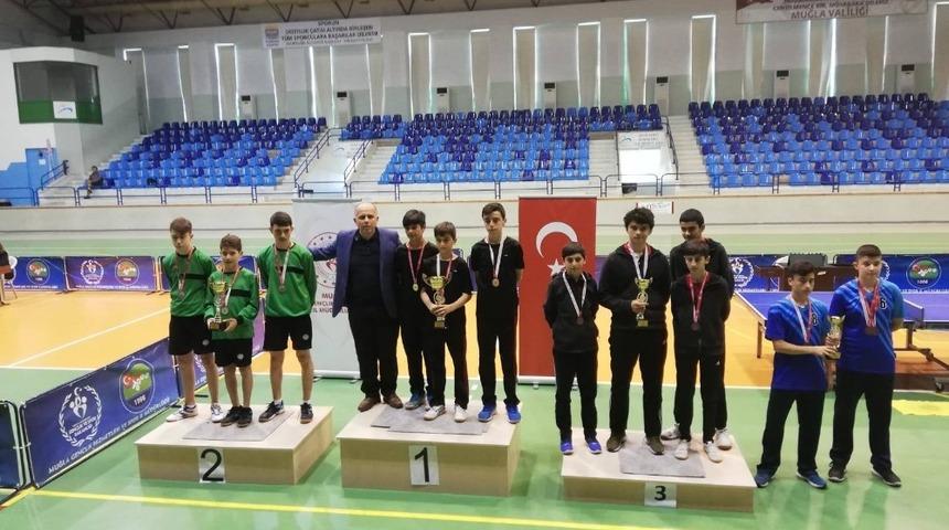 Şehit Bekir &Ccedil;akır Ortaokulu Masa Tenisinde T&uuml;rkiye İkincisi Oldu