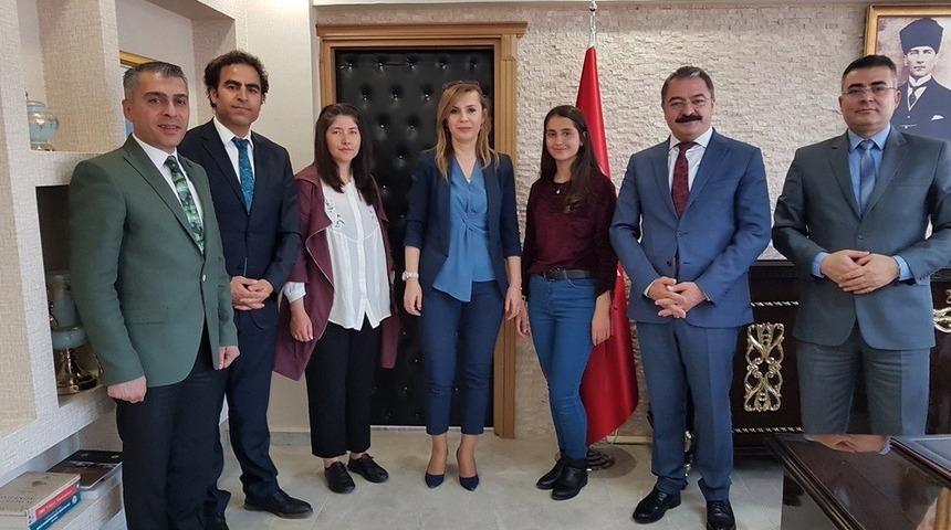 Kaymakam U&ccedil;ar&rsquo;dan T&uuml;rkiye birincisi &ouml;ğrenciye &ouml;d&uuml;l