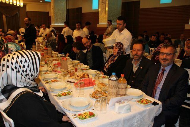 AK Parti’de STK ve şehit aileleriyle gönül iftarında buluştu