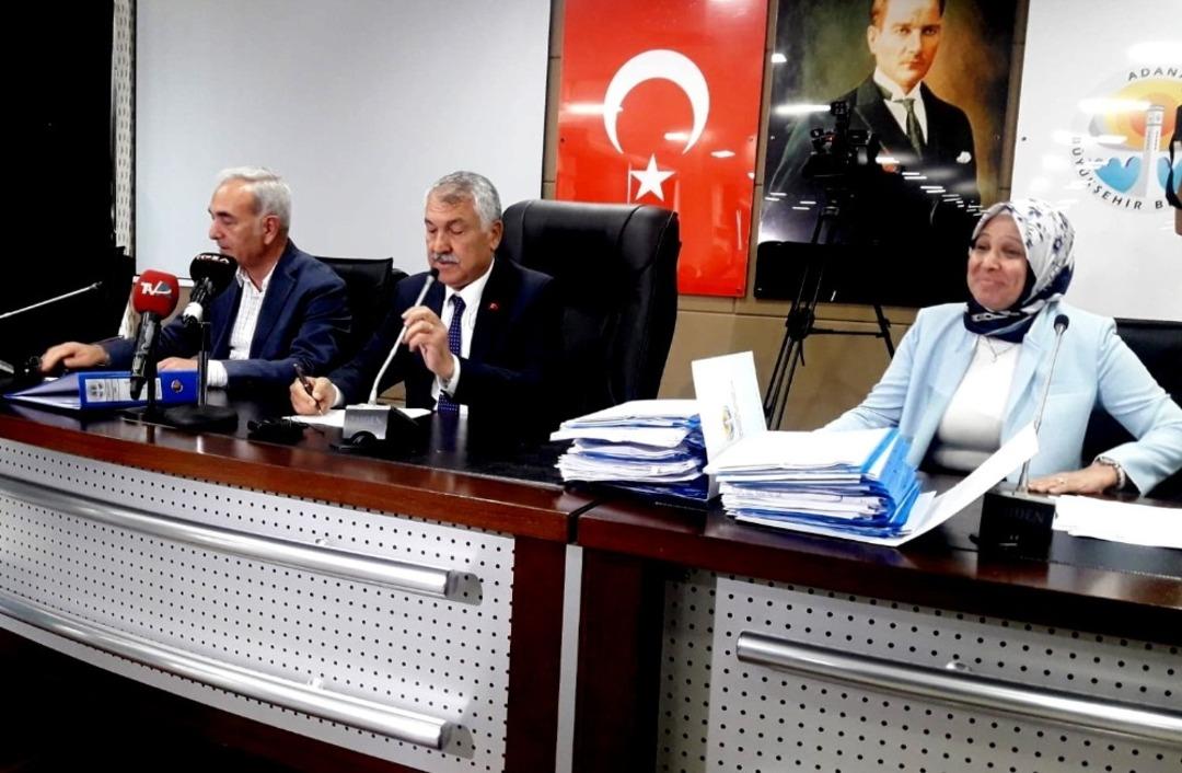 Adana B&uuml;y&uuml;kşehir Belediyesi&rsquo;nde bor&ccedil; tartışması