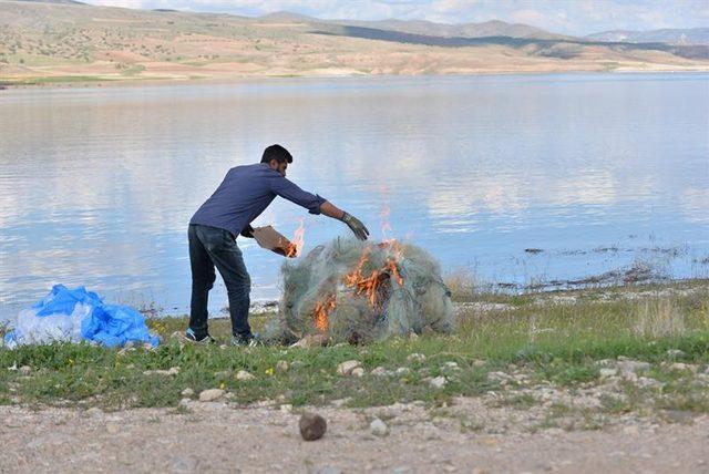 Yamula Barajı’ndan sahipsiz 2 bin 600 metre misina ağ toplandı