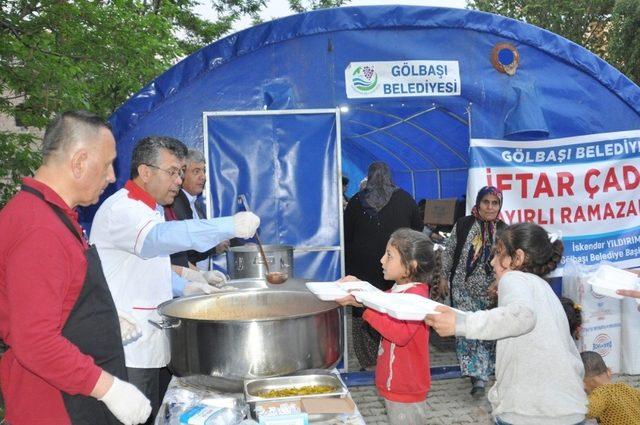 Gölbaşı Belediyesinden 9 noktaya iftar çadırı