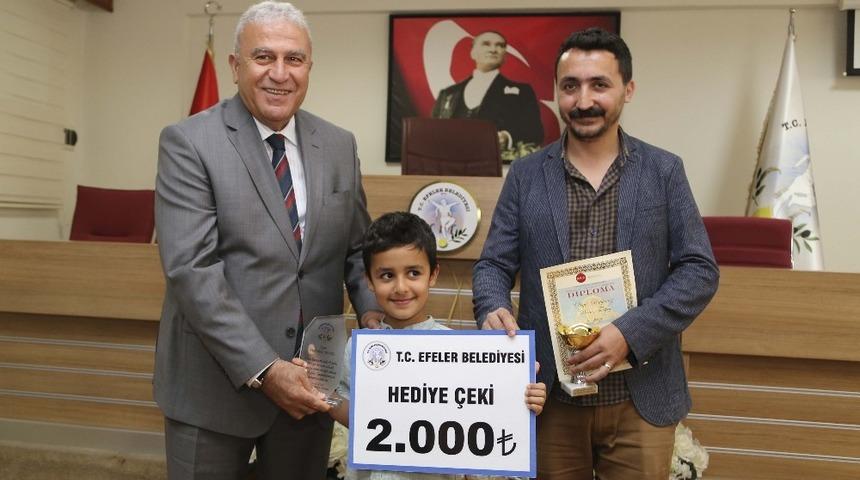 Başkan Atay, dünya ikincisi küçük piyanisti ödüllendirdi