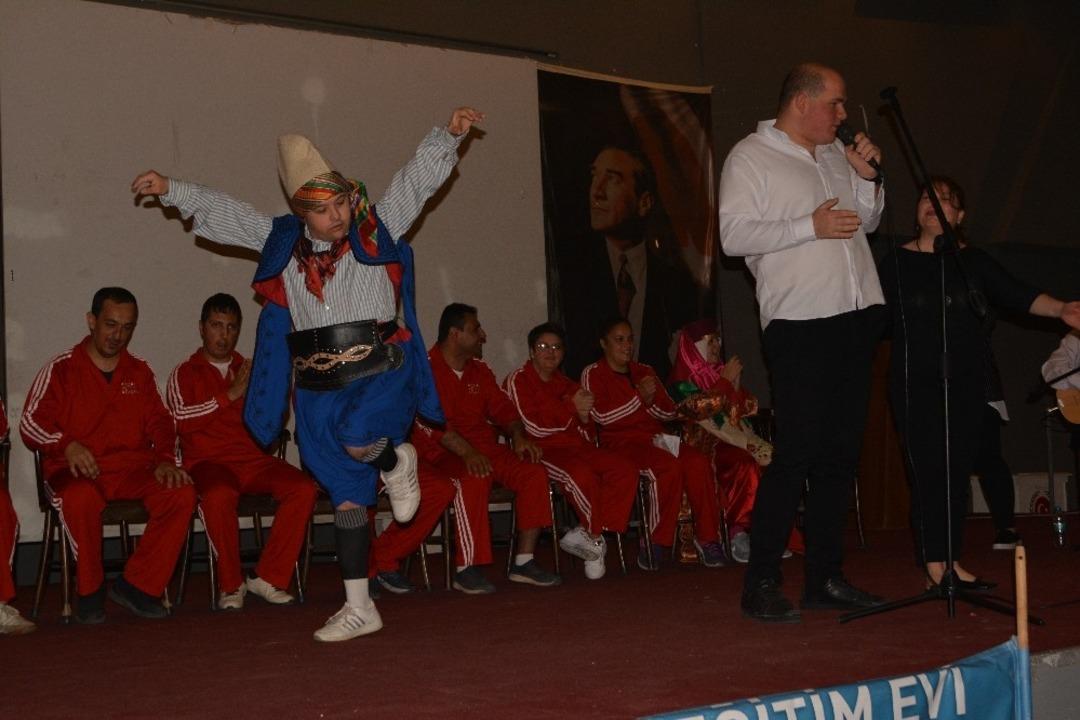 Ayvalık&rsquo;ta engellilerden hatırlanma sevinci