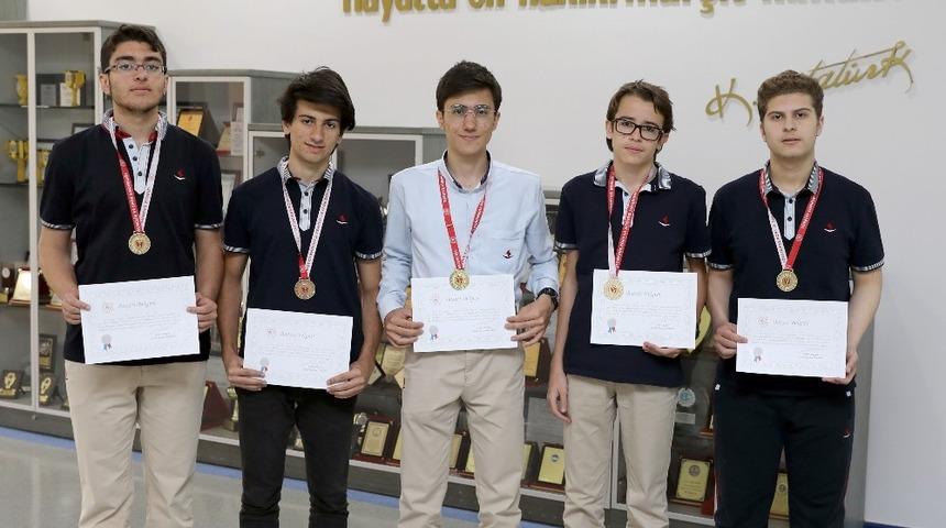 SANKO Okulları gen&ccedil;ler satran&ccedil; takımı b&ouml;lge birincisi oldu